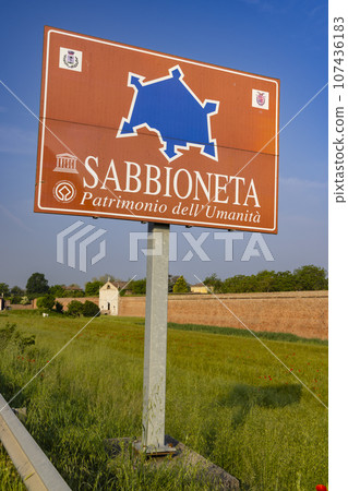 The walls of Sabbioneta, UNESCO World Heritage site, Lombardy, Italy 107436183