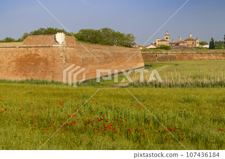 The walls of Sabbioneta, UNESCO World Heritage site, Lombardy, Italy The walls of Sabbioneta, UNESCO World Heritage site, Lombardy, Italy 107436184