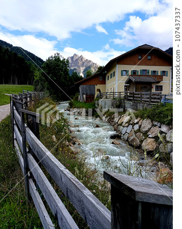 Corner on the stream 107437337