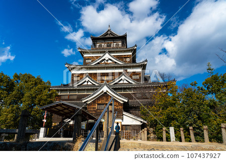 [Japan's 100 Famous Castles] Hiroshima Castle in clear winter weather, restored castle tower 2, Naka Ward, Hiroshima City, Hiroshima Prefecture 107437927