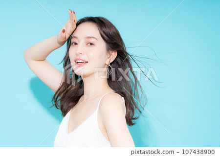 年輕女性的美麗 年輕女性的美麗 107438900