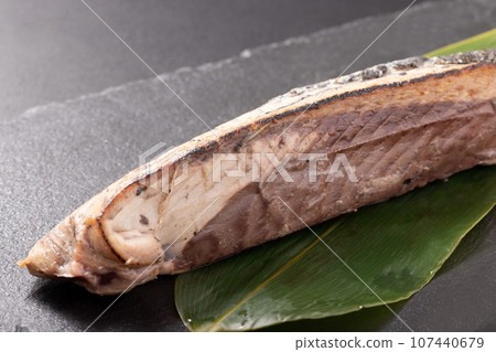 炭烤鰹魚，用於烤生魚片 107440679