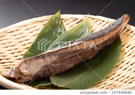 Charcoal grilled bonito for seared sashimi 107440690