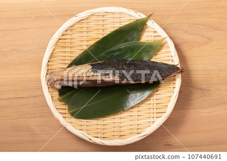 炭烤鰹魚，用於烤生魚片 107440691
