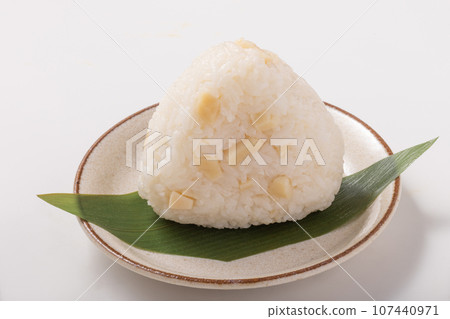 Scallop rice rice ball Scallop rice rice ball 107440971