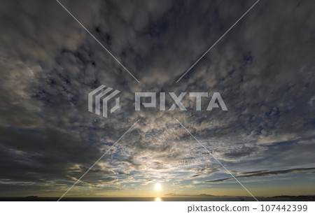 傍晚的天空，各種雲彩鋪滿天空，初秋，超廣角，天基，230917pm 107442399
