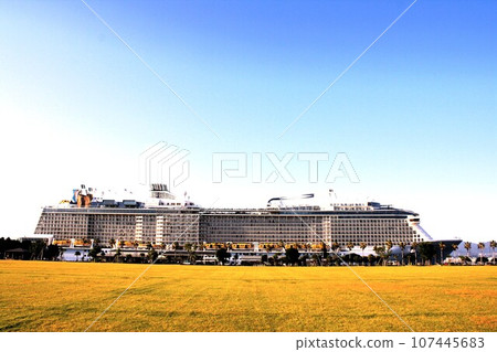 large sightseeing boat large sightseeing boat 107445683