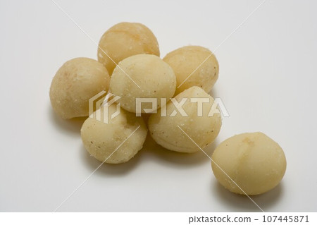 academia nuts 107445871