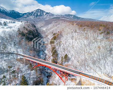 "Yamanashi Prefecture" Aerial photography of the area around Higashizawa Ohashi Bridge in winter, Kiyosato 107446414