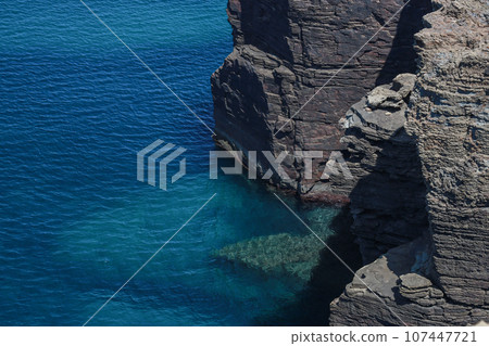 從壹岐島穿越龍之島的風景名勝花毛崎,沒有扶手的懸崖 從壹岐島穿越龍之島的風景名勝花毛崎,沒有扶手的懸崖 107447721