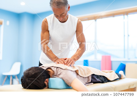 運動按摩健身房伸展運動 107447799