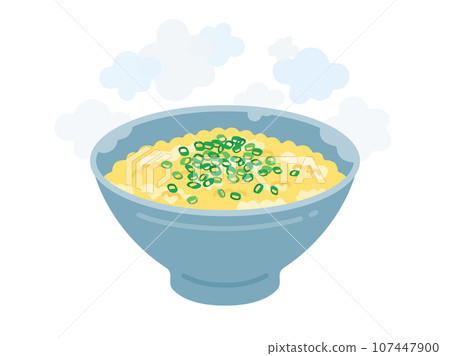 雞蛋米飯的插圖，上面撒上蔥，盛在碗裡 107447900