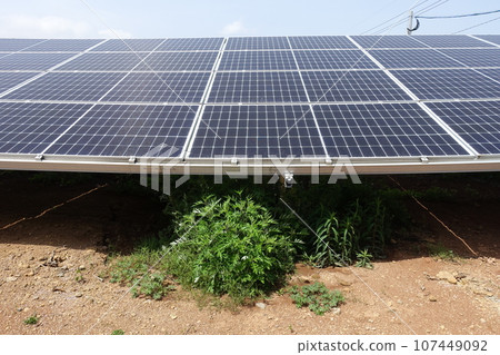 地面下陷、基座扭曲的太陽能發電廠 107449092