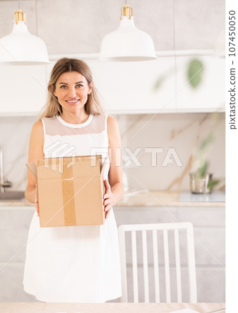 Receiving delivery 107450050