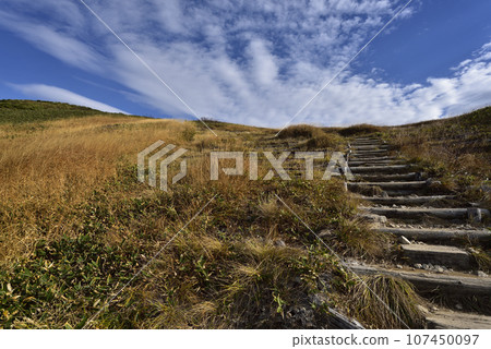 Makikiyama, mountain climbing, Niigata Prefecture 107450097