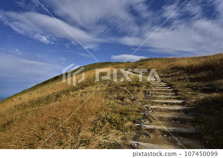 Makikiyama, mountain climbing, Niigata Prefecture 107450099