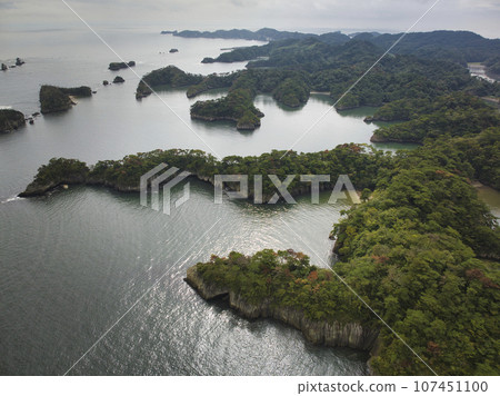Okumatsushima, magnificent view of Tatamiishi Bay and Samegaura, Higashimatsushima City, Miyagi Prefecture (aerial photography by drone) Okumatsushima, magnificent view of Tatamiishi Bay and Samegaura, Higashimatsushima City, Miyagi Prefecture (aerial photography by drone) 107451100
