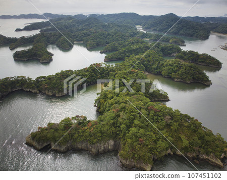 宮城縣東松島市奧松島、榻榻米石灣和鮫浦的壯麗景色(無人機航拍) 宮城縣東松島市奧松島、榻榻米石灣和鮫浦的壯麗景色(無人機航拍) 107451102