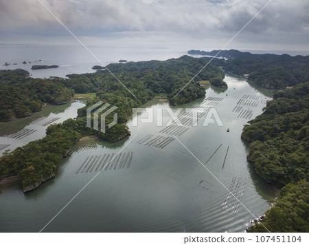 宮城縣東松島市奧松島、榻榻米石灣和鮫浦的壯麗景色(無人機航拍) 宮城縣東松島市奧松島、榻榻米石灣和鮫浦的壯麗景色(無人機航拍) 107451104