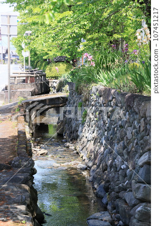 The flow of the Ogawa River and the scenery of Obata, Kanra Town, Gunma Prefecture 107451217