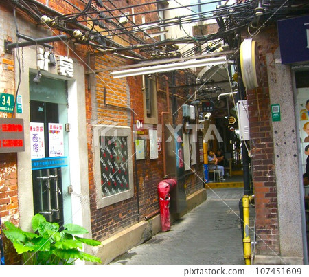 Shanghai Tianzifang entrance 107451609