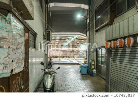 Hankyu Nakatsu Station has an appearance that makes you feel like you have traveled back in time to the Showa era. Hankyu Nakatsu Station has an appearance that makes you feel like you have traveled back in time to the Showa era. 107453037