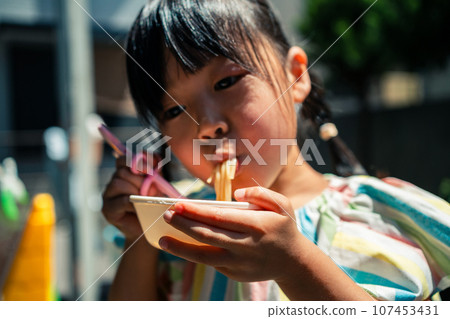 吃 品嚐 兒童 107453431