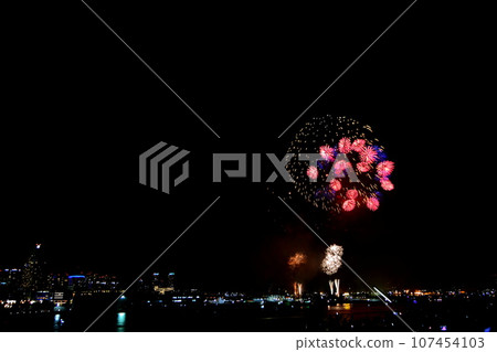 Fireworks Yokohama / Kanagawa Newspaper Firework Display 2014 Yokohama Daigaku Bridge (Yamashita Park) August 5, 2014 Fireworks Yokohama / Kanagawa Newspaper Firework Display 2014 Yokohama Daigaku Bridge (Yamashita Park) August 5, 2014 107454103