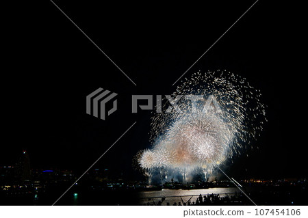 Fireworks Yokohama / Kanagawa Newspaper Firework Display 2014 Yokohama Daigaku Bridge (Yamashita Park) August 5, 2014 Fireworks Yokohama / Kanagawa Newspaper Firework Display 2014 Yokohama Daigaku Bridge (Yamashita Park) August 5, 2014 107454106