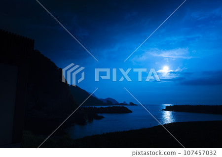 奄美大島大和村的夜景(有色彩轉換) 奄美大島大和村的夜景(有色彩轉換) 107457032