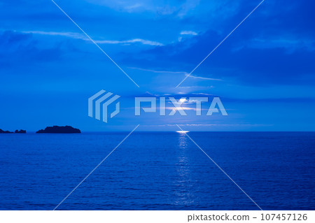 奄美大島大和村的夜景(有色彩轉換) 奄美大島大和村的夜景(有色彩轉換) 107457126