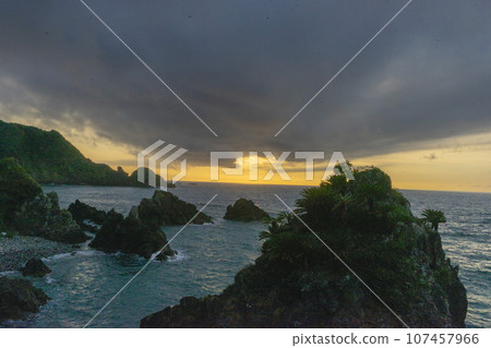 Amami, the passing dusk of summer 107457966