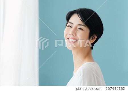 微笑的女性肖像‖ 107459162