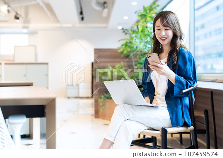 A female engineer working on a computer in the office Photography cooperation: WEEK Shiba Daimon (Sun Frontier Real Estate) A female engineer working on a computer in the office Photography cooperation: WEEK Shiba Daimon (Sun Frontier Real Estate) 107459574