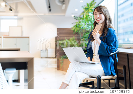 A female engineer working on a computer in the office Photography cooperation: WEEK Shiba Daimon (Sun Frontier Real Estate) A female engineer working on a computer in the office Photography cooperation: WEEK Shiba Daimon (Sun Frontier Real Estate) 107459575
