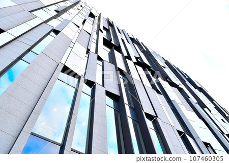 The blue sky reflected in the windows of the Toyama City Glass Art Museum 107460305