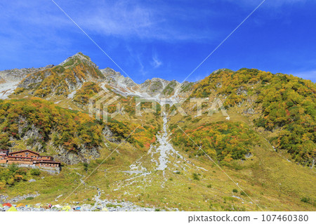 Karasawa curl in autumn, the best time to see the autumn leaves Karasawa curl in autumn, the best time to see the autumn leaves 107460380