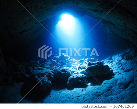 宮古島水下洞穴 107461269