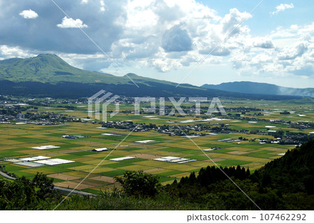 View from Aso City's "Shiroyama Observation Deck" - Aso Five Mountains and a patchwork-like rural landscape View from Aso City's "Shiroyama Observation Deck" - Aso Five Mountains and a patchwork-like rural landscape 107462292
