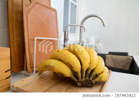 banana kitchen fruit tropical bunch fresh ripe ripe banana バナナ daiso 107463922