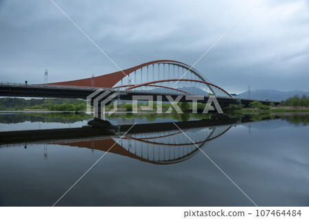 Bicycle path along Yeongsangang River 107464484
