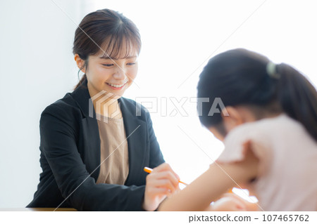 Elementary school student homework study tutor 107465762