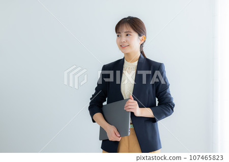 Business woman with laptop Business woman with laptop 107465823