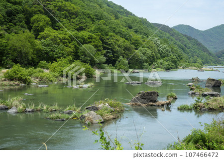 Bicycle path along the Seomjingang River 107466472