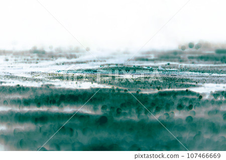深藍灰色（外色）的清晰圖像，看起來像雨滴散佈在水面上。 107466669