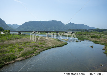 Bicycle path along the Seomjingang River 107468030