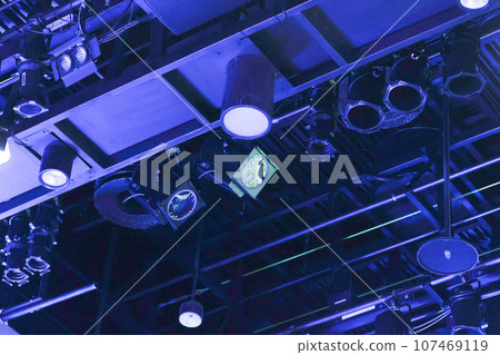 [Lighting equipment] The ceiling of the concert venue 107469119