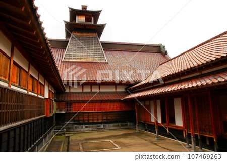 位於星形城堡「五稜郭」內的函館裁判所，是戊辰戰爭最後一場戰役－函館戰爭的發生地。 107469263