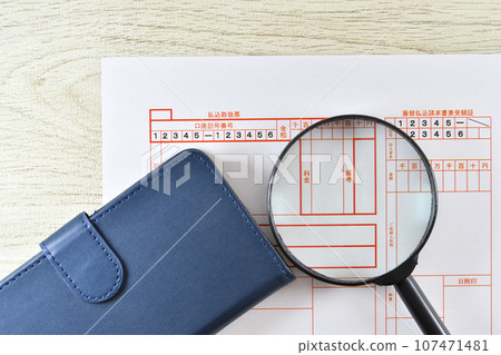 Image of reviewing communication costs 107471481