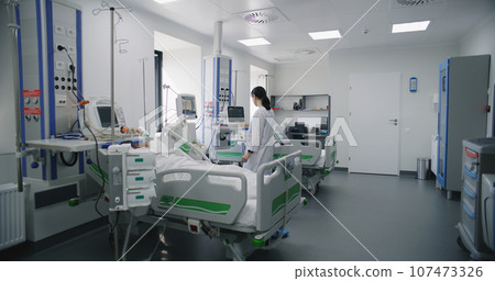 Elderly man in oxygen mask sleeps in bed after surgery in emergency room 107473326